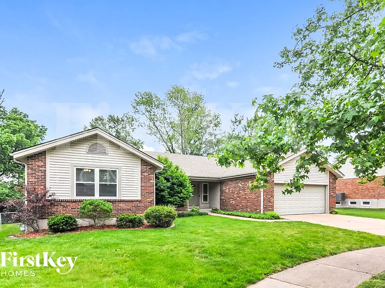 4446 Skyridge Dr — Photo 2