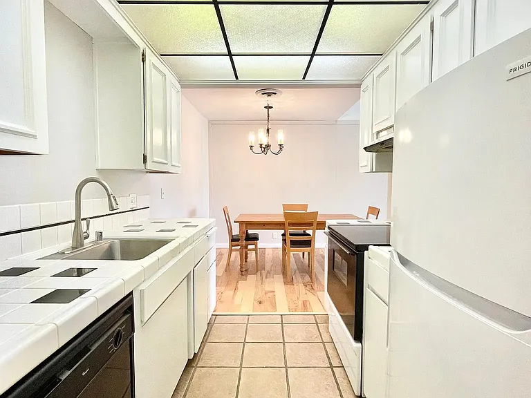 2650 Jones Rd #8 — Photo 12