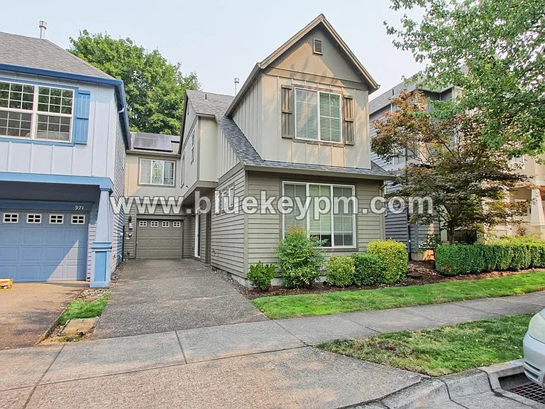 985 SE Tamango St — Photo 2