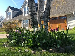 8046 W Imperial Dr, Franklin, WI 53132