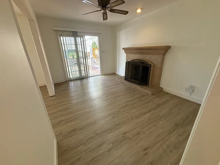 1419 Yolanda Ct — Photo 8
