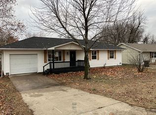 1207 N Spring St, Nevada, MO 64772