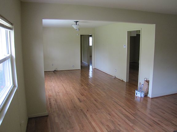 3rd image of 2630 Lynda Cir SE