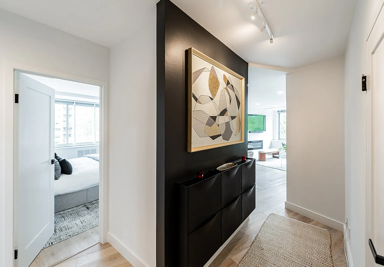 3 bed, 1010 sqft, $5,500 — Photo 4