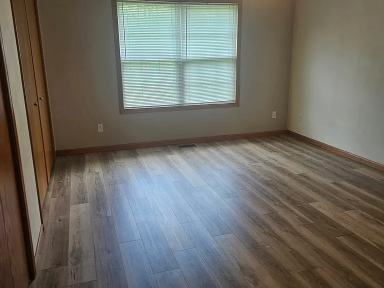 1411 Crimson Ridge Ln — Photo 3