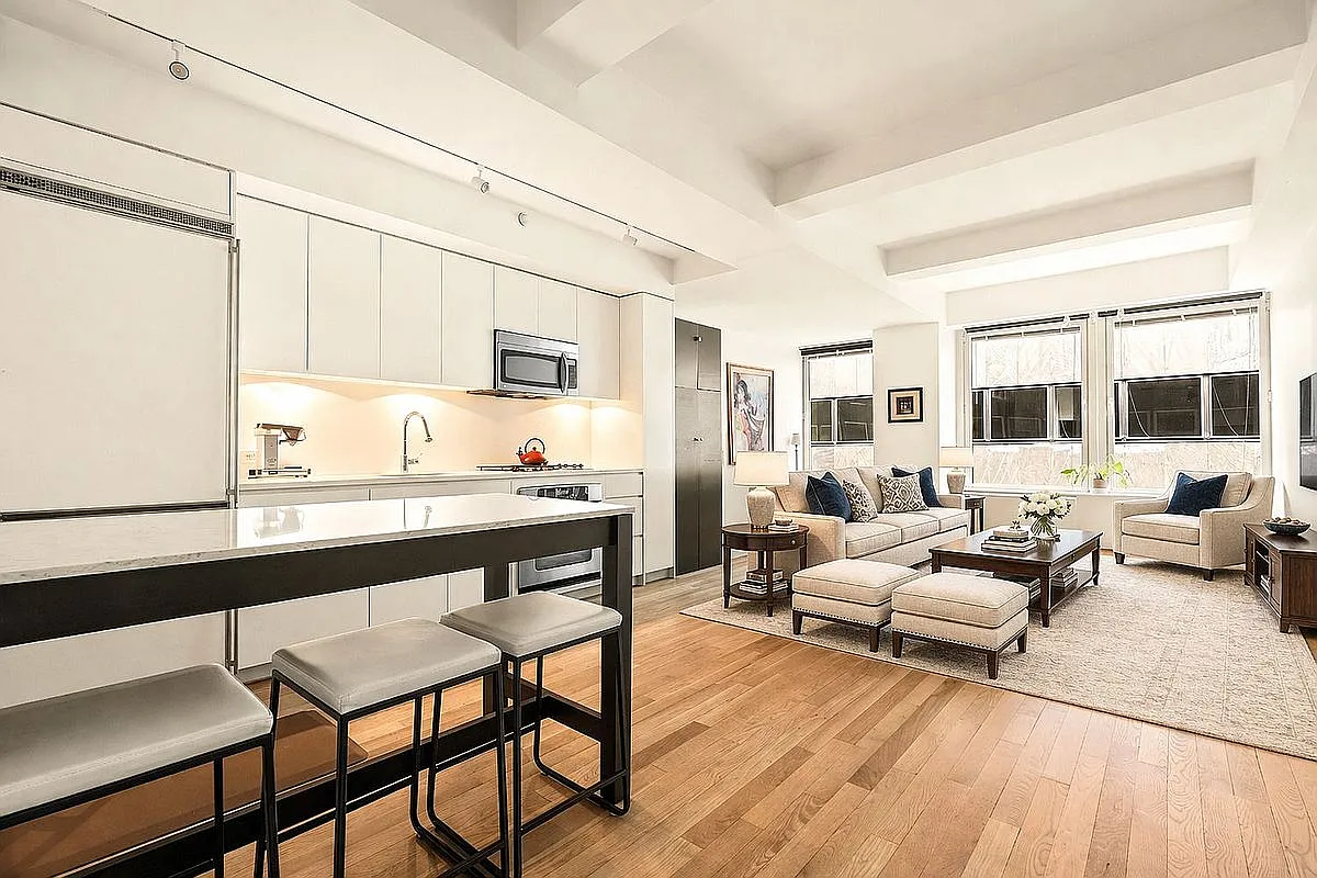 90 William St APT 15F photo 1