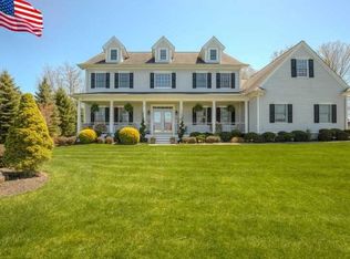 12 Meadowview Ln, Carmel, NY 10512