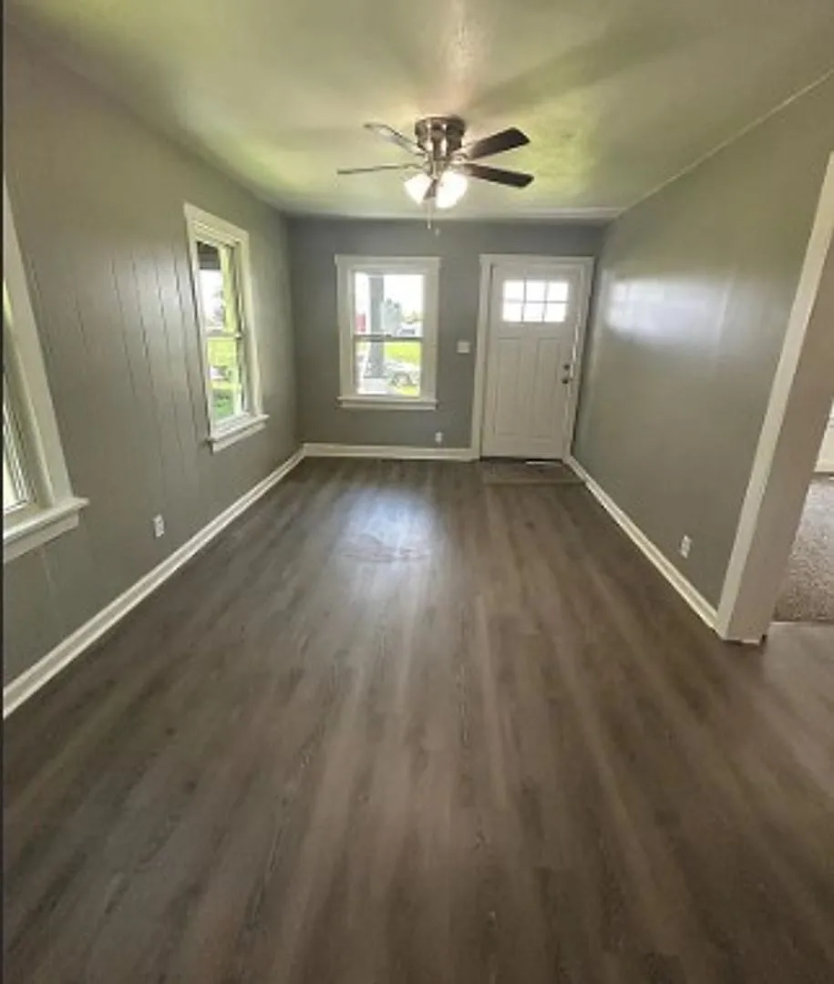 For Lease — Photo 2
