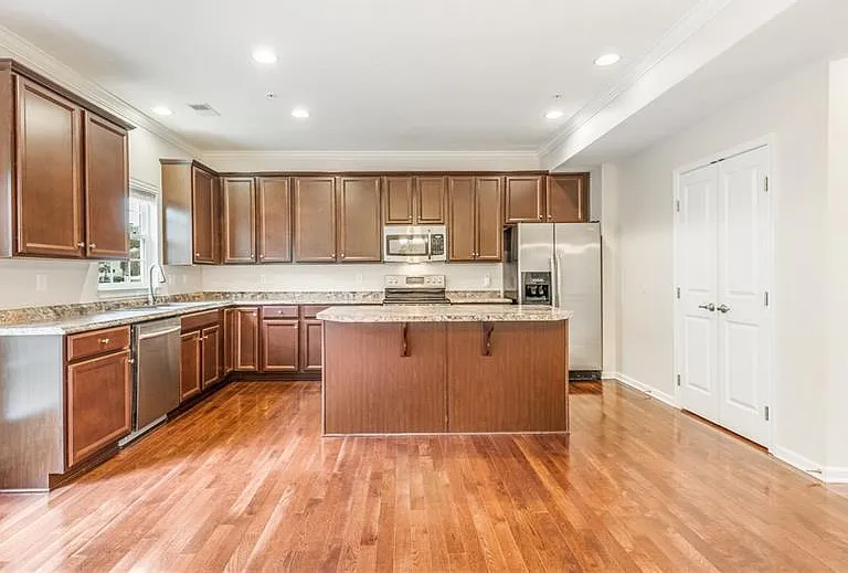 248 Broadstone Dr — Photo 10