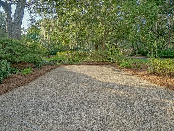 2nd image of 101 N Windward Dr