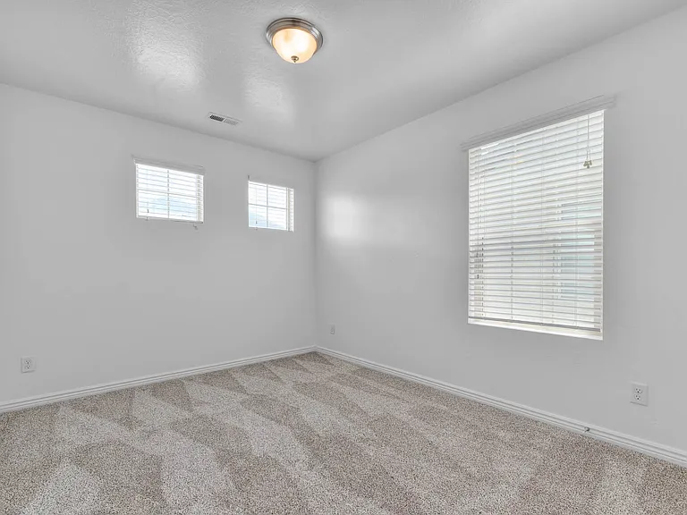 246 S 1800 E — Photo 18