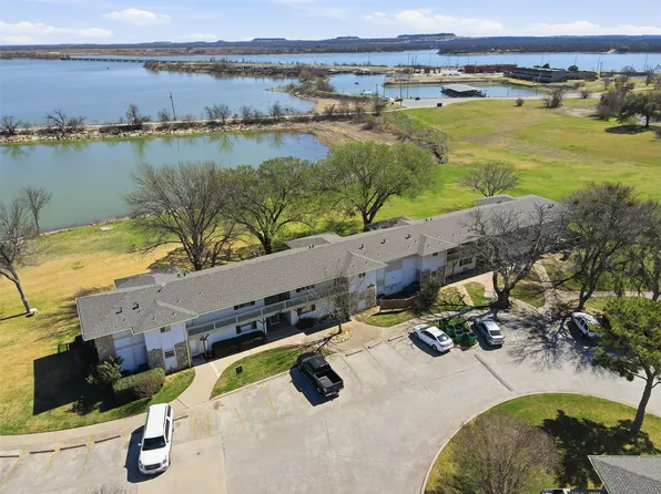 108 Harbor Dr Unit 102, Runaway Bay, TX 76426