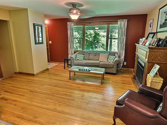 3rd image of 43 Knoll Crest Ct