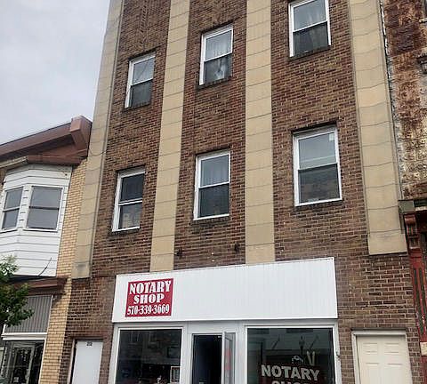 2nd image of 213-215 S Oak St #213-215