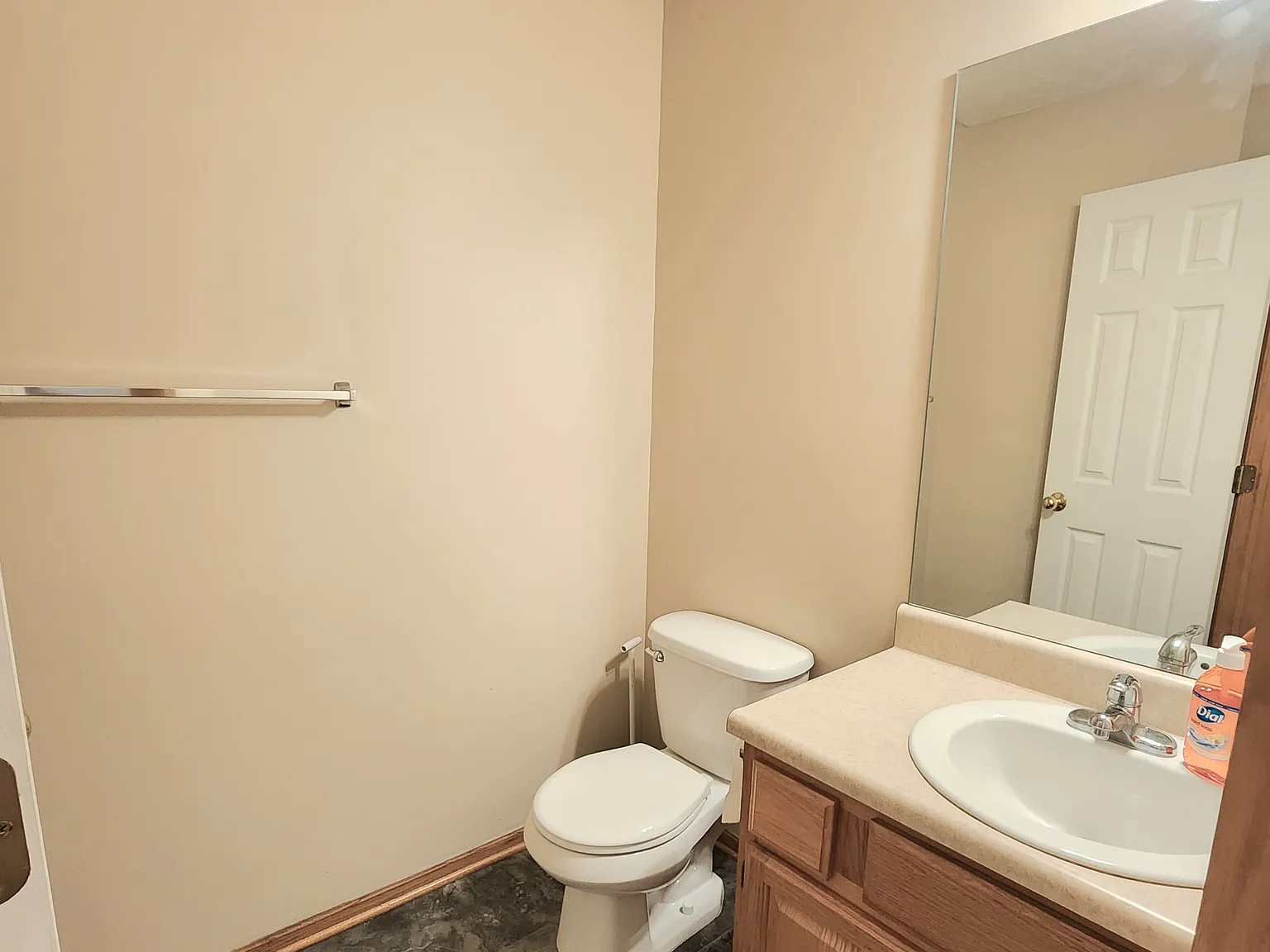 3 bed, 2.5 bath, 1739 sqft, $1,920 — Photo 3