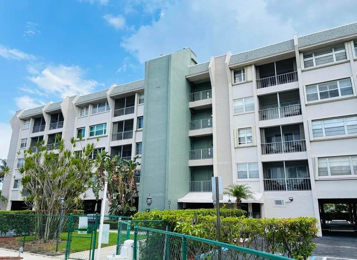 2 bed, 1.5 bath, 979 sqft, $2,250 — Photo 1