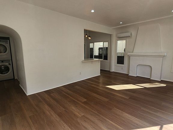 5th image of 364-370 N Gardner St #364
