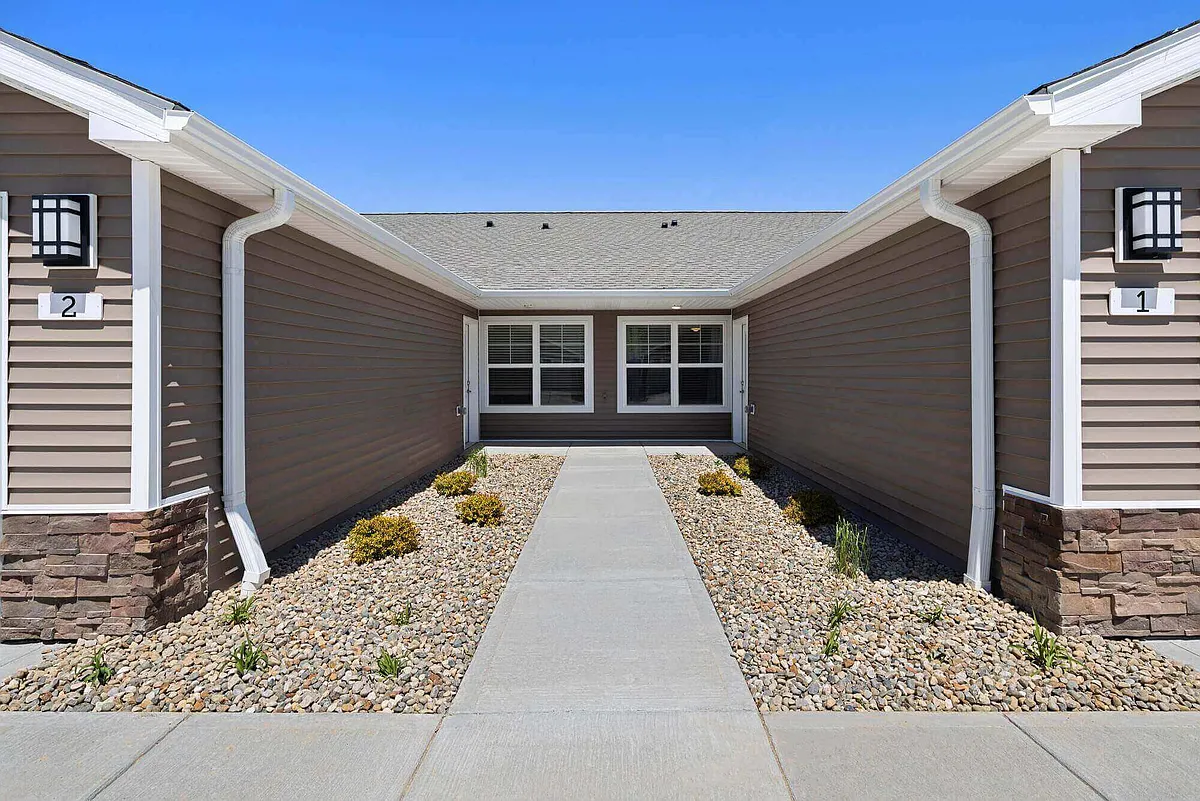 Enjoy Having a Private Entrance - Redwood Portage