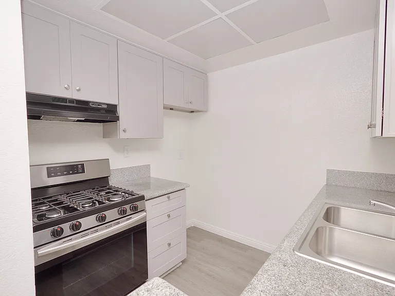 1210 North Cherokee Ave. — Photo 8