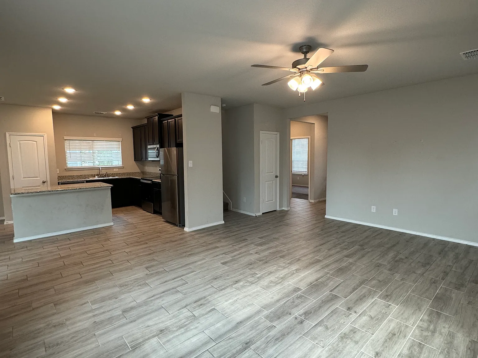 4 bed, 2061 sqft, $2,750 — Photo 2