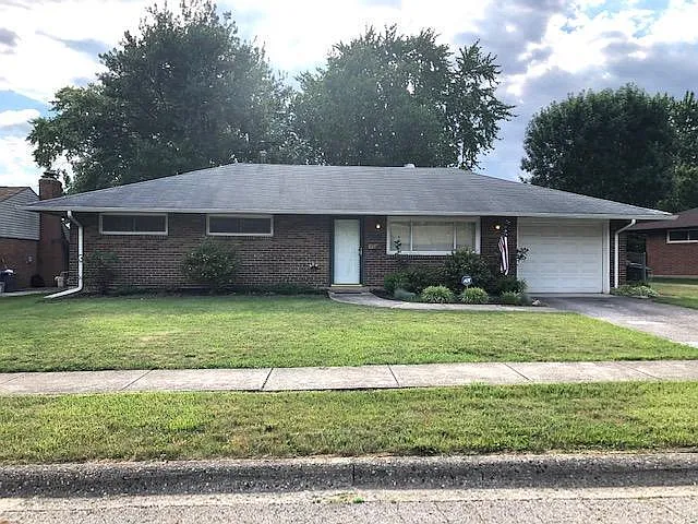 1729 Pickering Dr photo 1