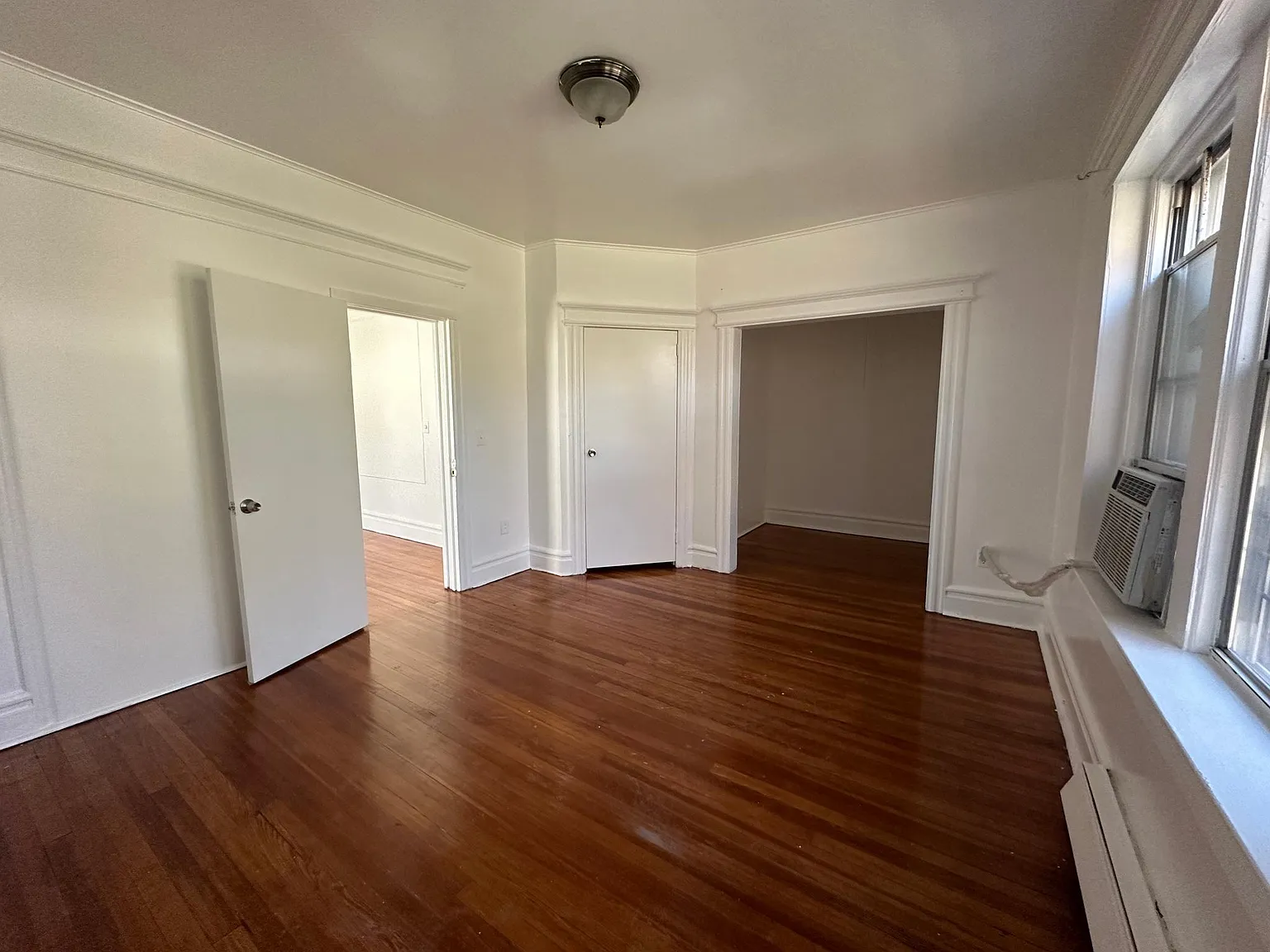 3 bed, 1056 sqft, $2,100 — Photo 4