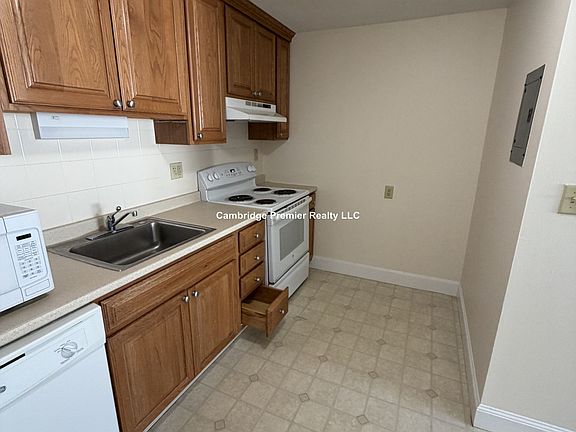 3rd image of 2 Brattle Dr APT 11