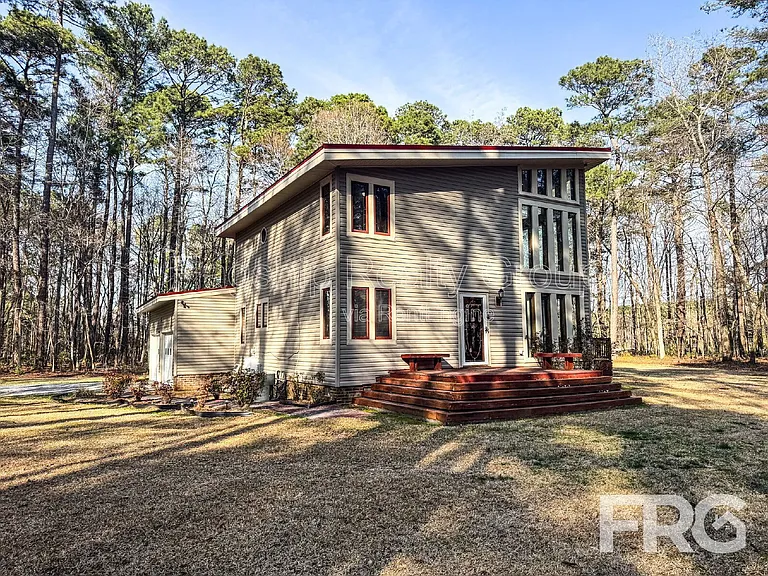 1228 Forest Acres Dr — Photo 2