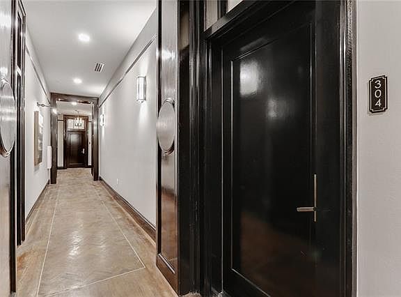 3rd image of 419 Carondelet St Suite 304