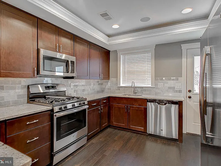 1430 S Charles St — Photo 11
