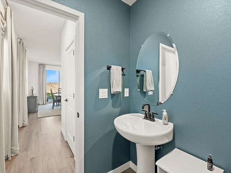 1/2 Bath
