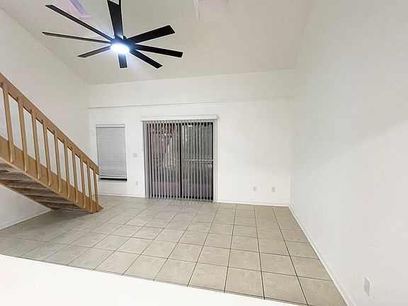 2nd image of 2759 Hunt Club Ln
