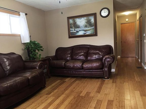 4th image of 2721 H Ave