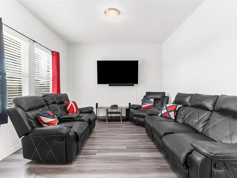 608 Fawn Valley Dr — Photo 4