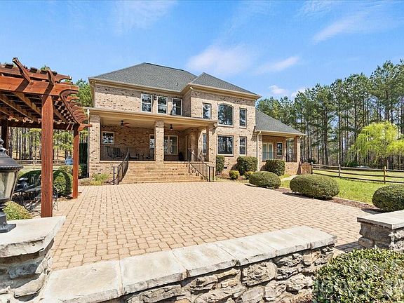 3rd image of 962 Miller Rd