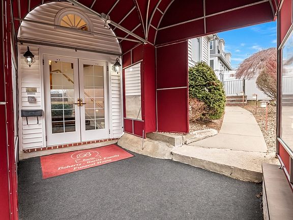 4th image of 11 Linden St