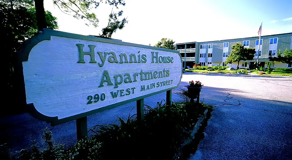 Hyannis House Apartments — Photo 2
