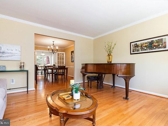 4th image of 3931 Clares Ct