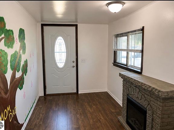 5th image of 910 E Arcada St