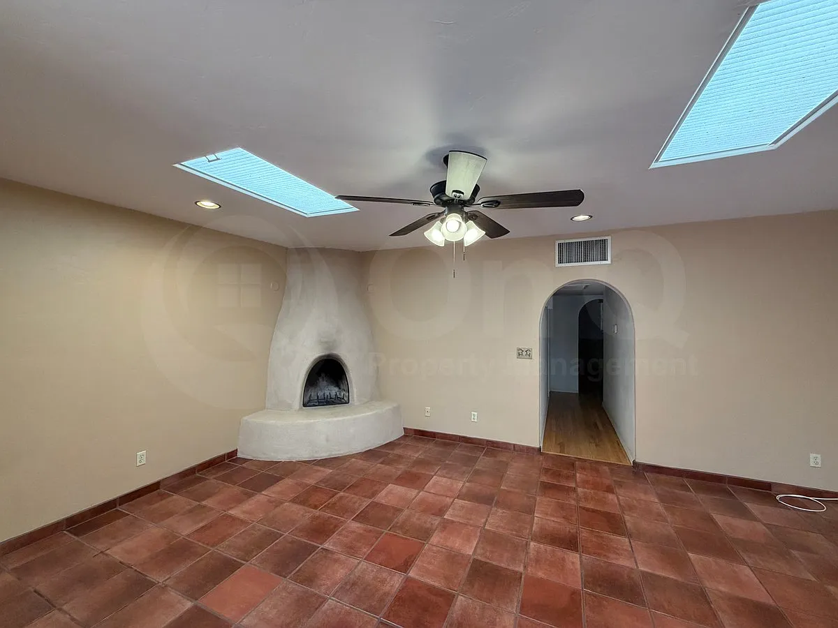 4 bed, 2.5 bath, 2306 sqft, $2,099 — Photo 3