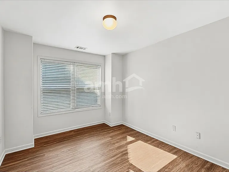 243 Royal Crescent Ter — Photo 18
