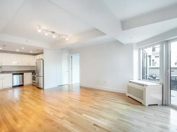 360 Smith Street image 1 of 9