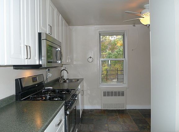 5th image of 2736 Independence Ave APT 5C