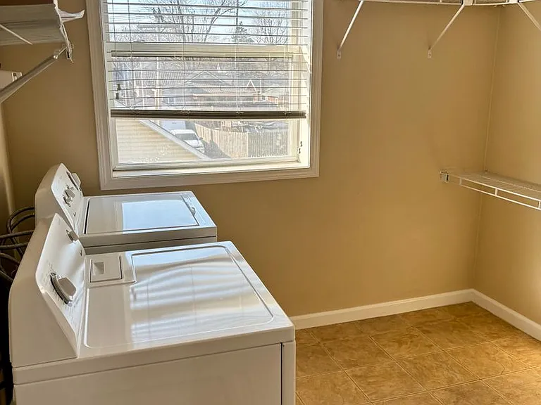 410 W Washington St — Photo 11