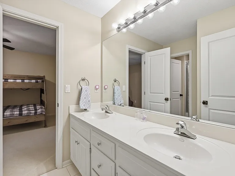 14345 NW 65th Pl — Photo 24