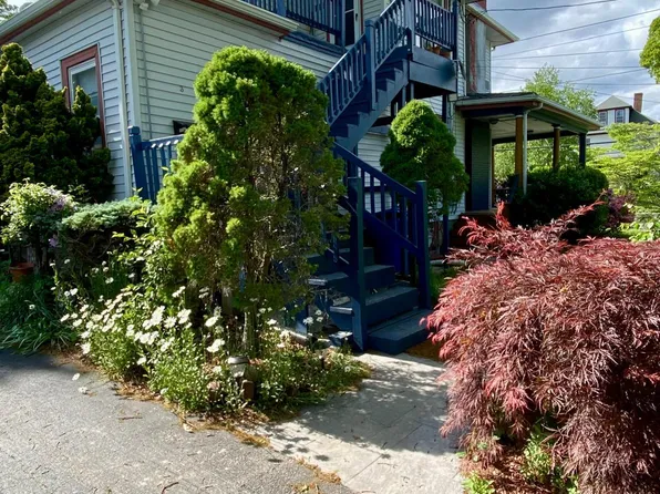 25 West Warwick Avenue