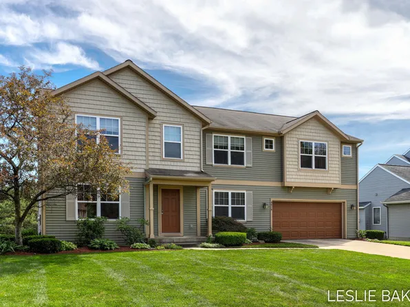 8616 Suntree Dr, Zeeland, MI 49464