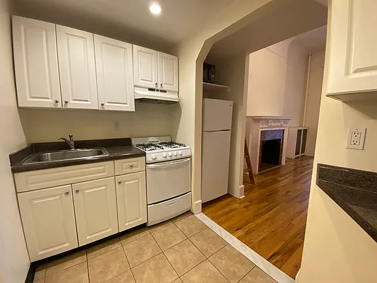 Rented by Oxford Property Group | media 12