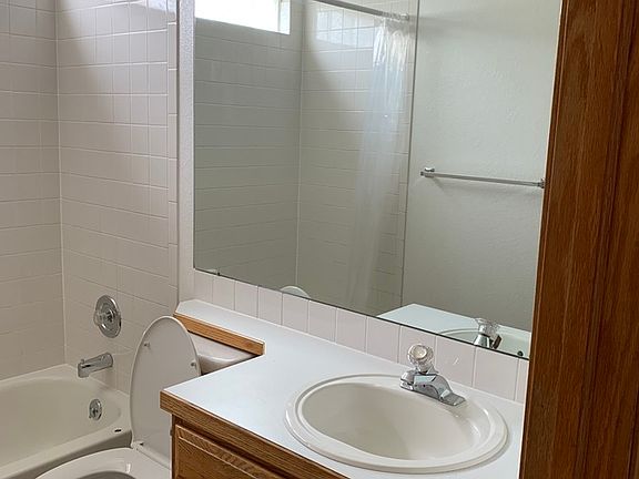 5th image of 1107 Valley Dr