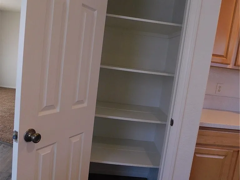 8312 Tamarack Ave — Photo 10